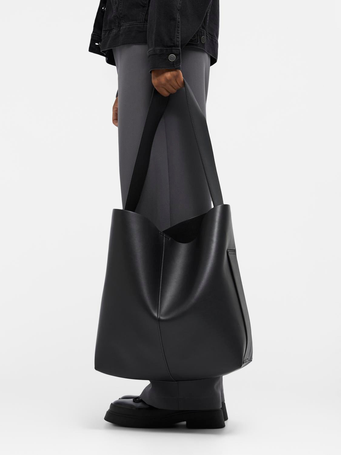 model_shot-front